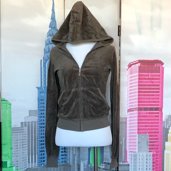 Juicy Couture Tops - Juicy Couture classic velour hoodie size M